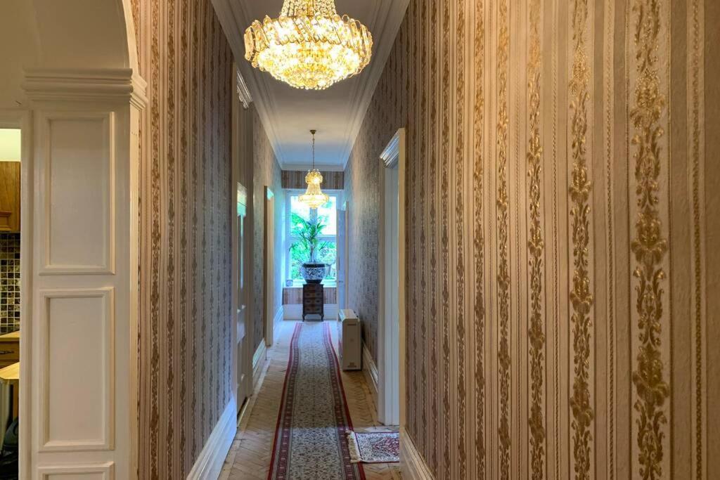 Luxurious Apartment In Historic Mansion - Sleeps 7 Ladock ภายนอก รูปภาพ