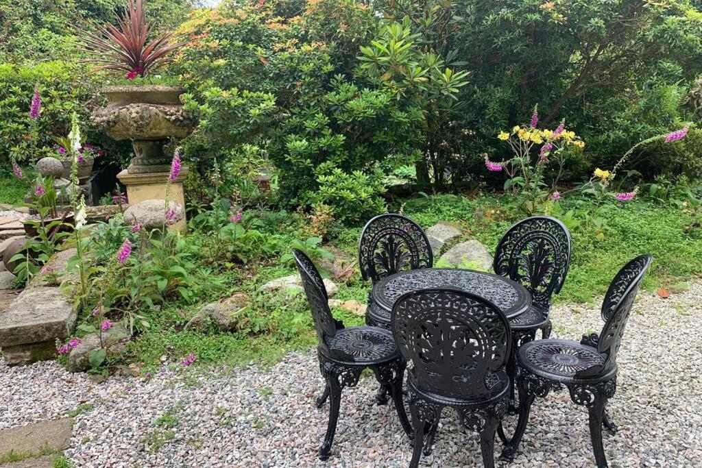 Luxurious Apartment In Historic Mansion - Sleeps 7 Ladock ภายนอก รูปภาพ