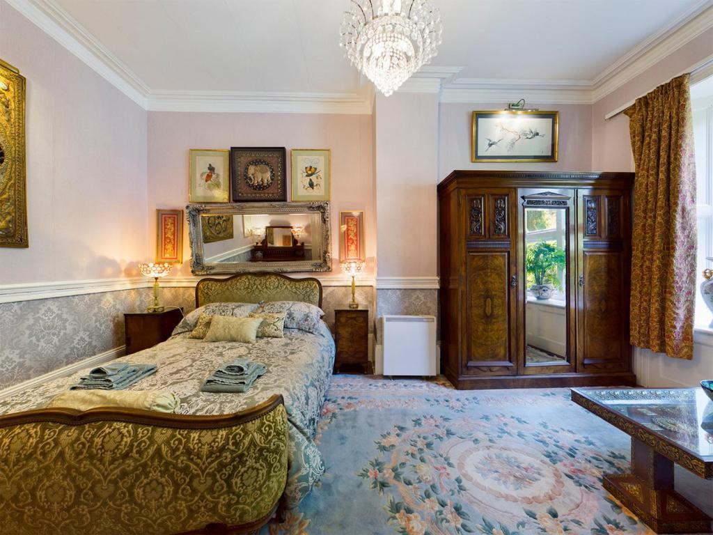 Luxurious Apartment In Historic Mansion - Sleeps 7 Ladock ภายนอก รูปภาพ